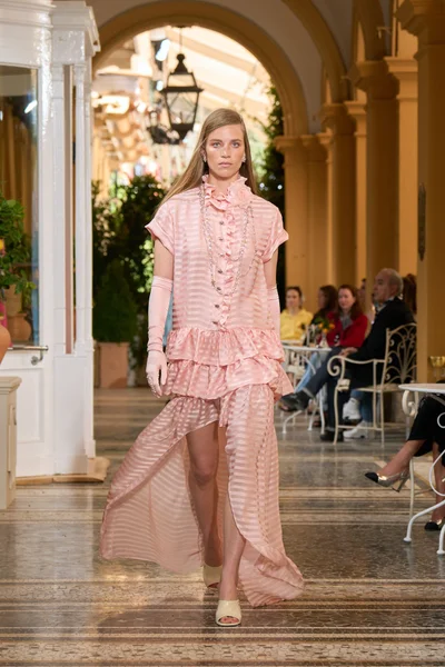 Look 48